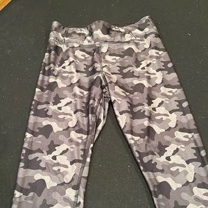 Woman’s moret ultra camo leggings medium